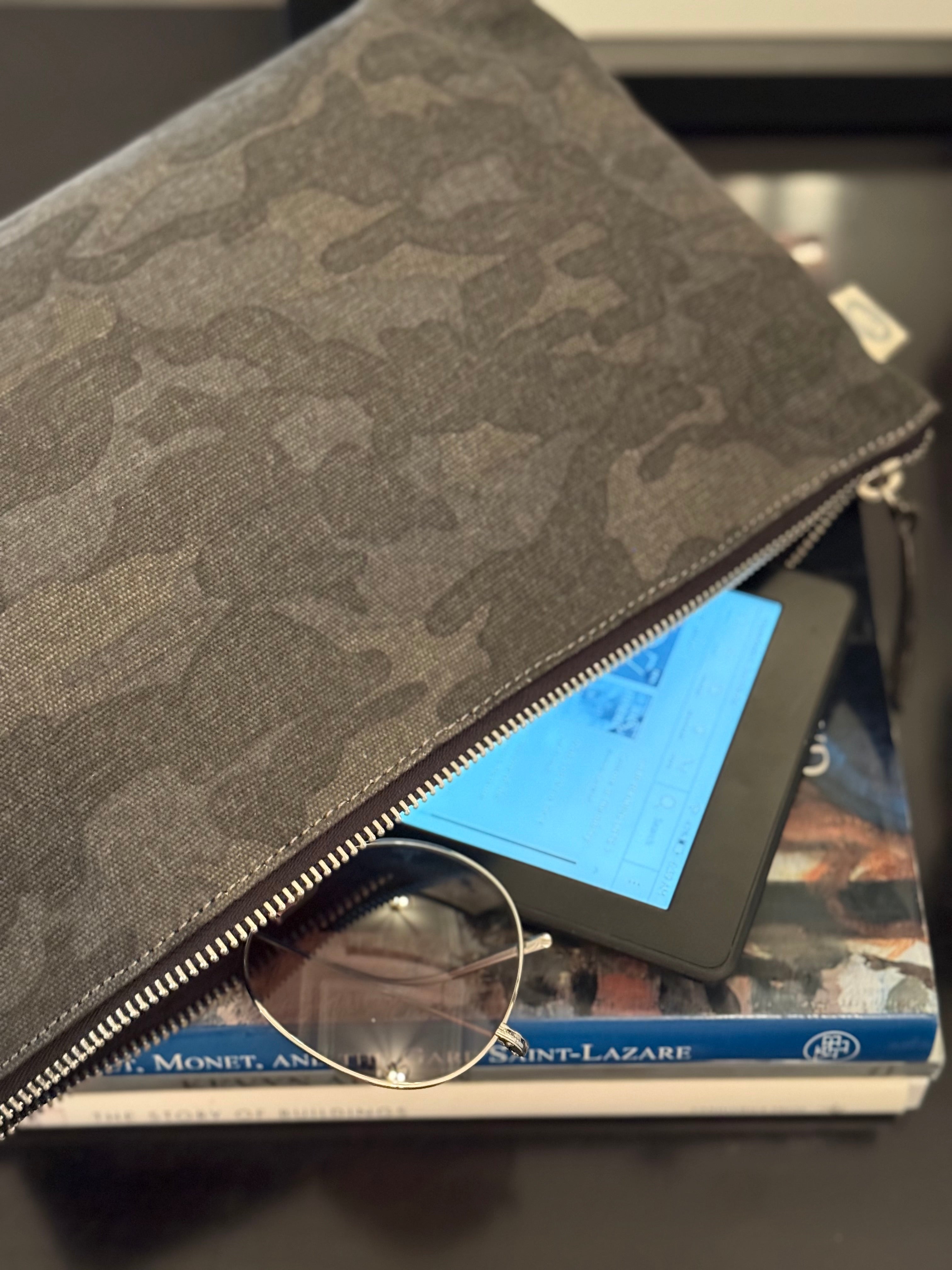 I SKI Hotel Chocolate Clutch Bag: Black Camo - Capri Blue - Quilted Koala