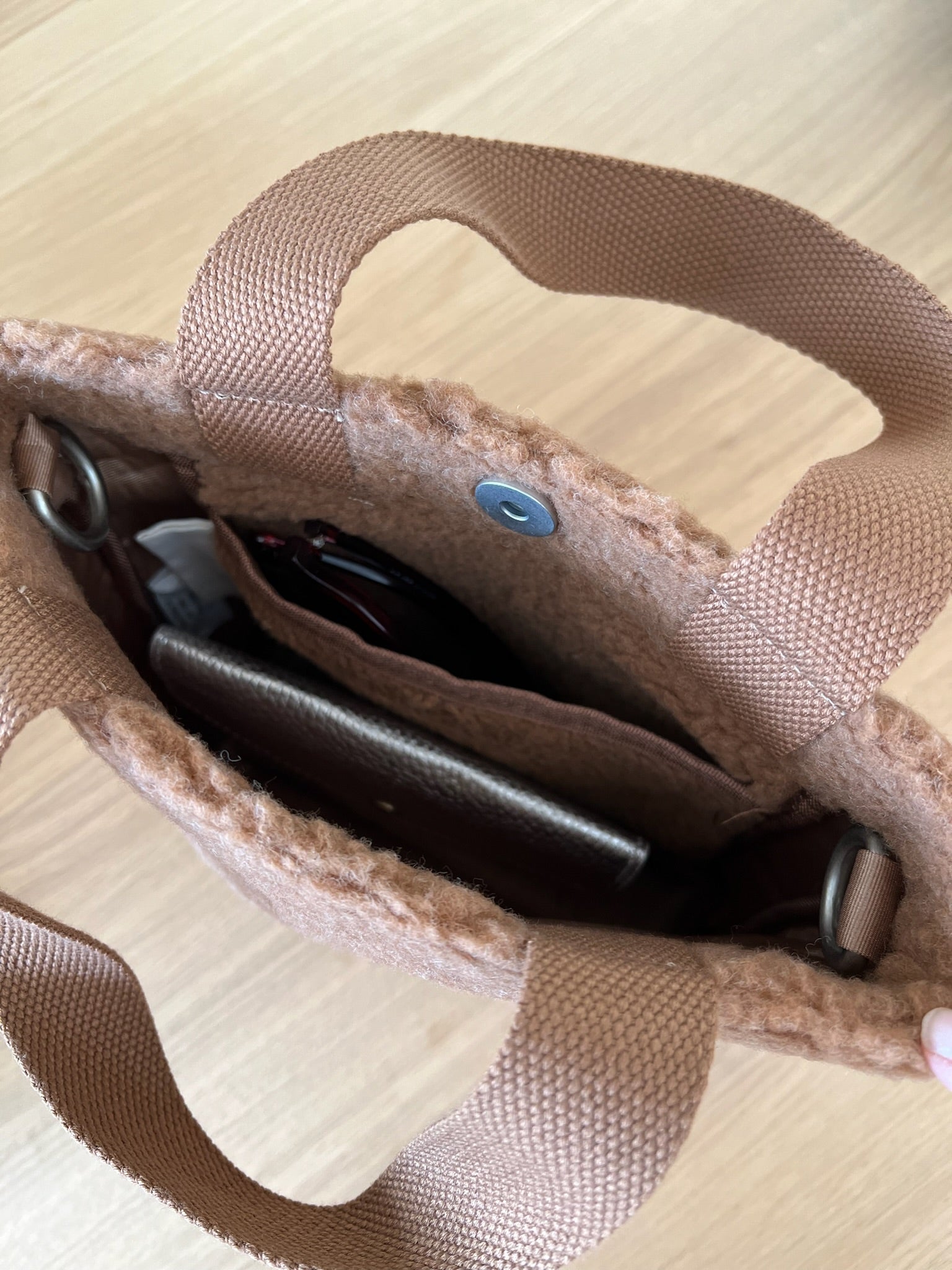 Midi Town Crossbody Bag: Mocha Sherpa – Quilted Koala