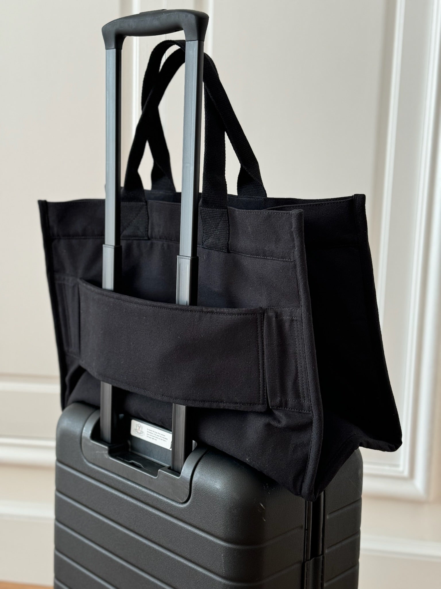 NEW! Anywhere Bag with Trolley Sleeve in Black - Quilted Koala