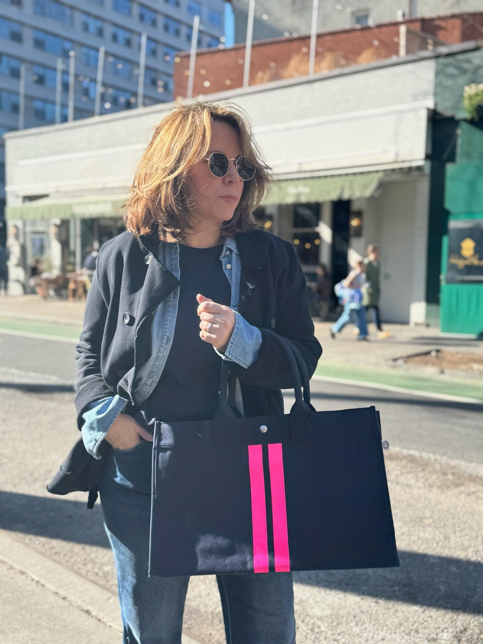 Chic Navy East-West Bag – Durable Style