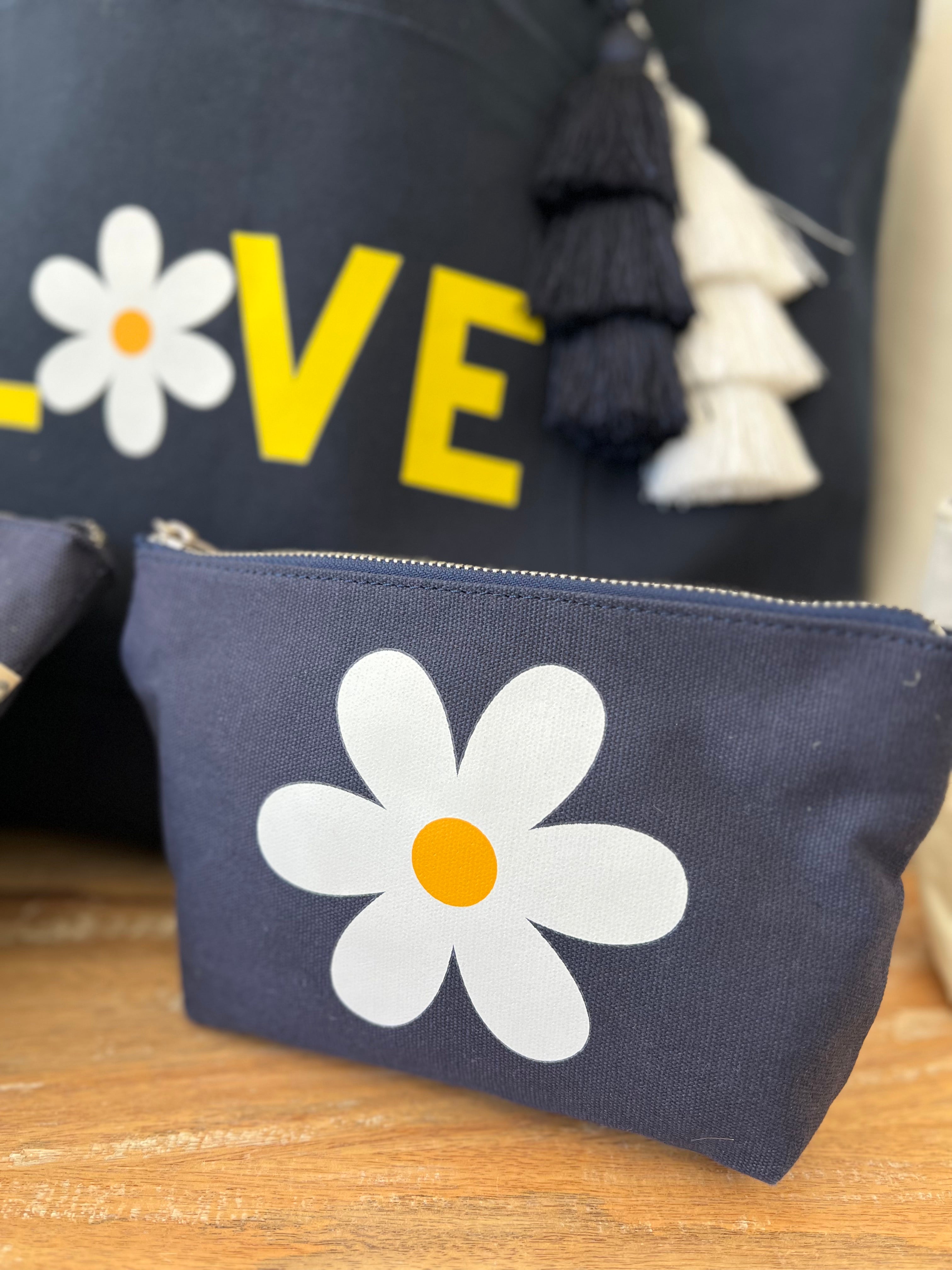 Makeup Bag Navy with White/Yellow Daisy - Quilted Koala